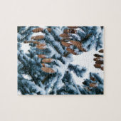 雪で覆われた松の枝とコーン ジグソーパズル (横)