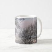 雪で覆われた枝 コーヒーマグカップ (正面右)