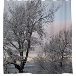 雪で覆われた枝 シャワーカーテン