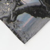 雪で覆われた枝 フリースブランケット (角)