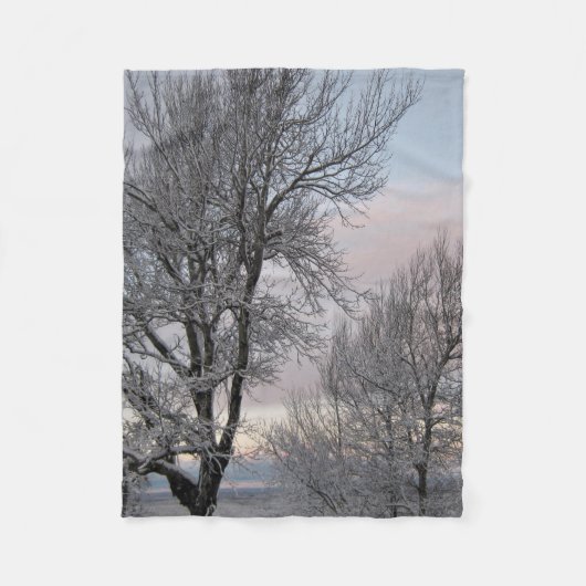 雪で覆われた枝 フリースブランケット (正面)