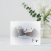雪で覆われた納屋の冬の結婚式RSVP 出欠カード (スタンド正面)