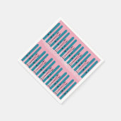 雪とピンクの背景の青いスキー スタンダードカクテルナプキン (角)