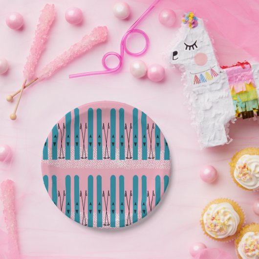 雪とピンクの背景の青いスキー ペーパープレート (パーティー)