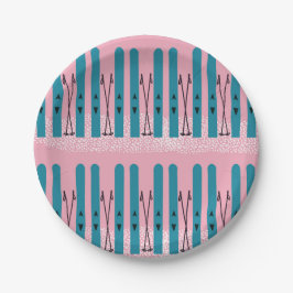 雪とピンクの背景の青いスキー ペーパープレート