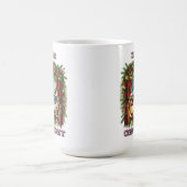 雪と装飾が施された居心地の良いクリスマスウィンドウ コーヒーマグカップ (中央)