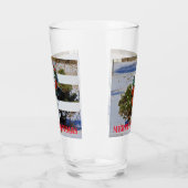 雪と赤い弓ガラスのカップ付き白いフェンス タンブラーグラス (左)