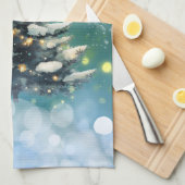 雪と金ゴールド灯の美しいクリスマスツリー キッチンタオル (四つ折り)