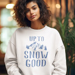 雪におもしろいバチェロレッテを滑らせる スウェットシャツ<br><div class="desc">冬のおもしろい山、木、スキーヤー、ことわざのスケッチを特徴とするスキーバチェロレッテスウェットシャユーモアのあるツ"雪に良い"。</div>