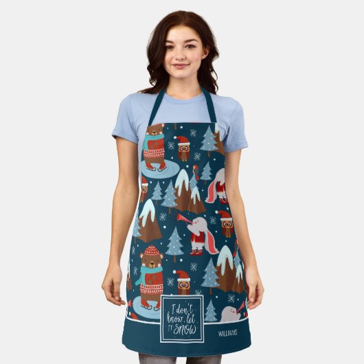 雪にかわいい動物名ブルーキッチン エプロン (着用した状態)