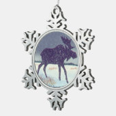 雪によって塵を払われるアメリカヘラジカの絵画 スノーフレークピューターオーナメント (右)