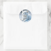 雪にパーソナライズされたふわふわ白い子猫 ラウンドシール (バッグ)