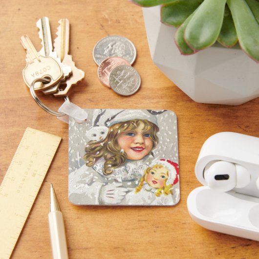 雪に人形をビクトリアン持つヴィンテージクリスマスガール キーホルダー (デスク)