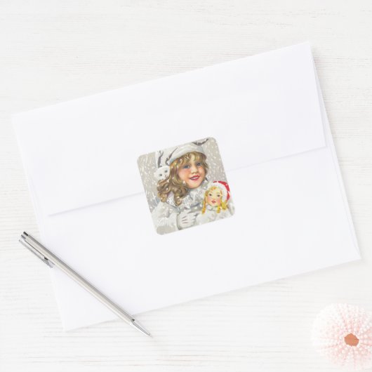 雪に人形をビクトリアン持つヴィンテージクリスマスガール スクエアシール (封筒)