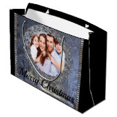 雪に囲まれた写真クリスマス ラージペーパーバッグ (裏面アングル)