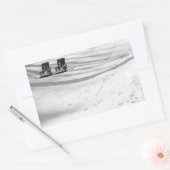 雪に埋もれた2つの椅子 長方形シール (封筒)