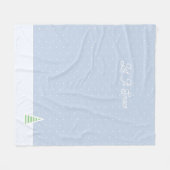 雪に小さな冬の木の氷の青い水玉模様 フリースブランケット (正面(横))