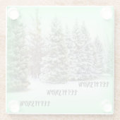 雪に松の緑の輝く冬のシーン ガラスコースター (裏面)