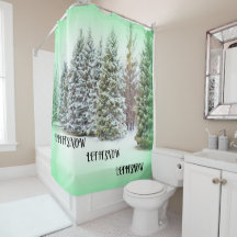 雪に松の緑の輝く冬のシーン