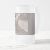 雪に横たわるホッキョクグマヴィンテージイラストレーション フロストグラスビールジョッキ (正面右)