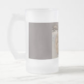 雪に横たわるホッキョクグマヴィンテージイラストレーション フロストグラスビールジョッキ (左)