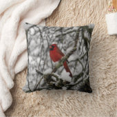 雪に満ちた木に美しい赤い(鳥)ショウジョウコウカンチョウ クッション (ブランケット)