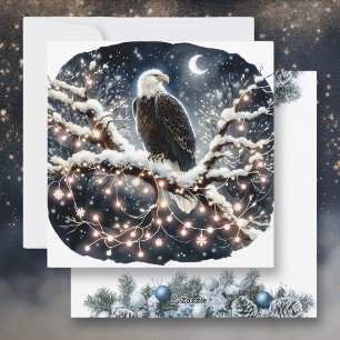 雪に満ちた枝のクリスマスの上にワシ シーズンカード