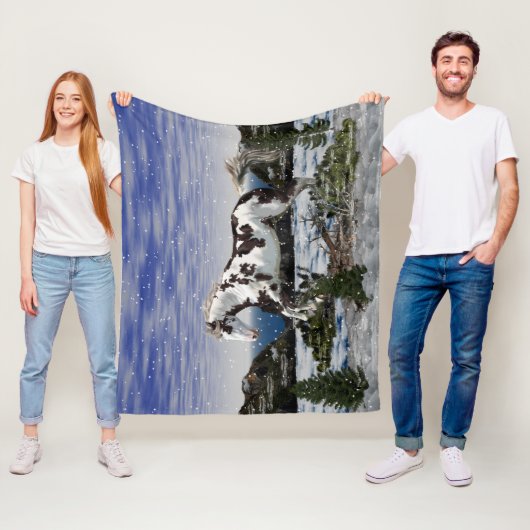 雪に積絵を描る栗と白の馬 フリースブランケット (インサイチュ)