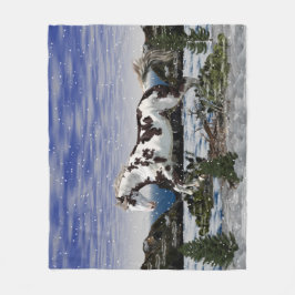 雪に積絵を描る栗と白の馬 フリースブランケット