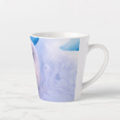 雪に覆われたアザラシの赤ちゃん カフェラテマグ (右)