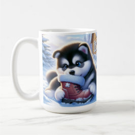 雪に覆われたウィンターブーツで遊ぶ子犬 コーヒーマグカップ