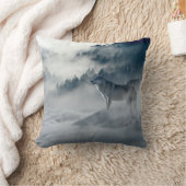 雪に覆われたオオカミ クッション (ブランケット)