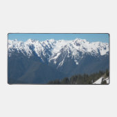 雪に覆われたオリンピック山脈の風景 デスクマット (正面)