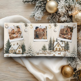 雪に覆われたコテージのウィンタービレッジ 4枚の写真入りクリスマスカード 三つ折りクリスマスカード