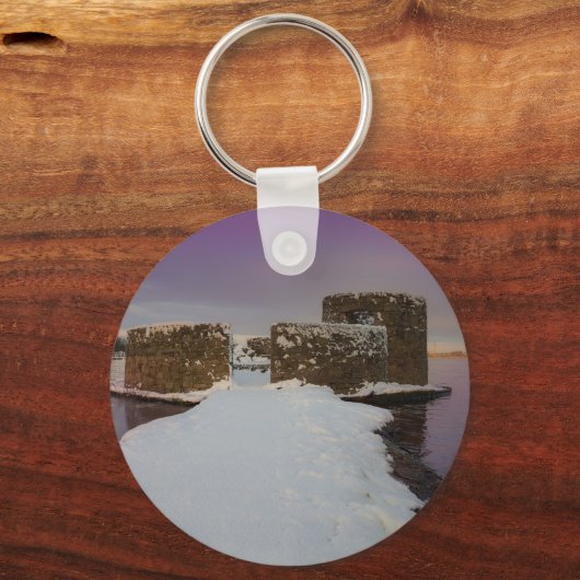 雪に覆われたシャースウォーターでの紫色の日の出 キーホルダー (正面)