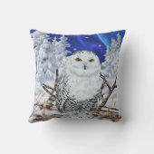 雪に覆われたダークブルーの空に生息するスノーフクロウ クッション (裏面)