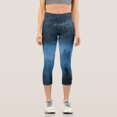 雪に覆われたトウヒの森の上の魔法の霧 カプリレギンス (正面)