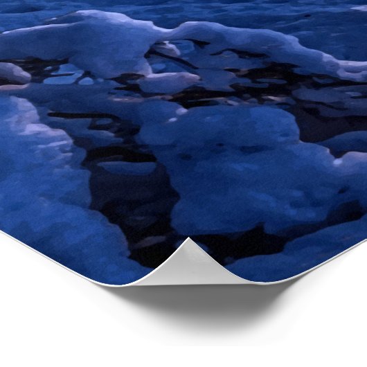 雪に覆われたモミの木と夜の海の海岸の上の月 ポスター (角)