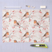 雪に覆われた冬の木と赤い果実の可愛いフィンチバード 薄葉紙 (クラフト)