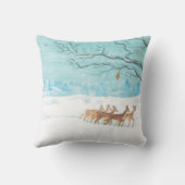 雪に覆われた冬の森の中で鹿を釣る クッション (裏面)