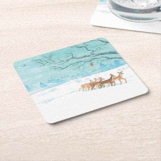 雪に覆われた冬の森の中で鹿を釣る スクエアペーパーコースター (アングル)