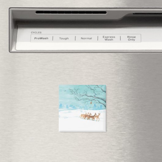 雪に覆われた冬の森の中で鹿を釣る マグネット (インサイチュ (食洗機))