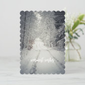 雪に覆われた冬の森の小道 シーズンカード (スタンド正面)