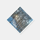 雪に覆われた冬の森を横切る木道 スタンダードカクテルナプキン (角)