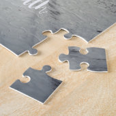 雪に覆われた冬の森を歩く ジグソーパズル (側面)