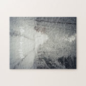 雪に覆われた冬の森を歩く ジグソーパズル (横)