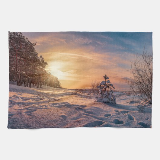 雪に覆われた冬の海岸の夕日 キッチンタオル (横)