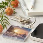 雪に覆われた冬の海岸の夕日 キーホルダー (正面右)