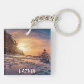 雪に覆われた冬の海岸の夕日 キーホルダー (裏面)