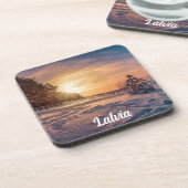雪に覆われた冬の海岸の夕日 コースター (左側)